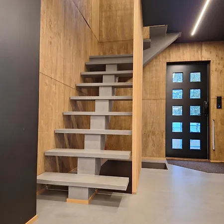 Nyrenovert Hus Med Havutsikt, Naert Fjell Og Turloyper Feriehus