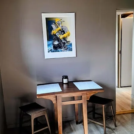 Feriehus Nyrenovert Hus Med Havutsikt, Naert Fjell Og Turloyper