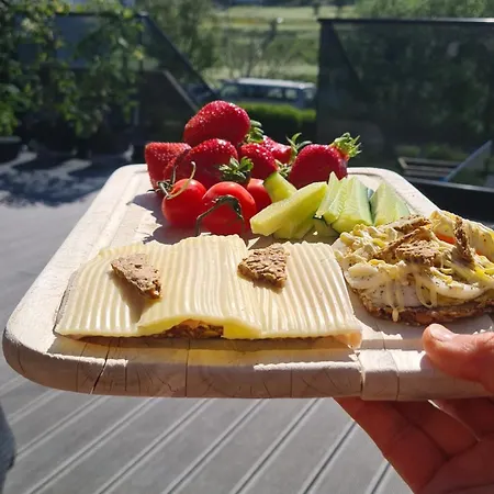 Nyrenovert Hus Med Havutsikt, Naert Fjell Og Turloyper *