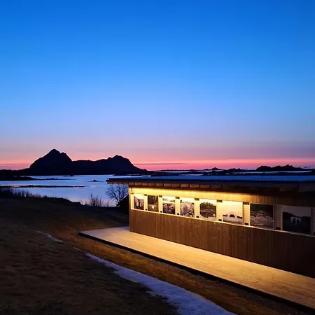 Nyrenovert Hus Med Havutsikt, Naert Fjell Og Turloyper Feriehus *